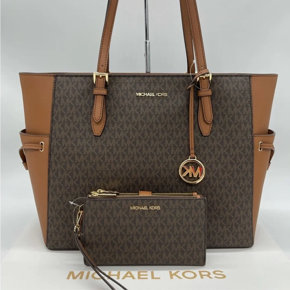 Michael Kors Large Gilly Travel Tote and Double Zip Wallet Wristlet Brown - Picture 2 of 15